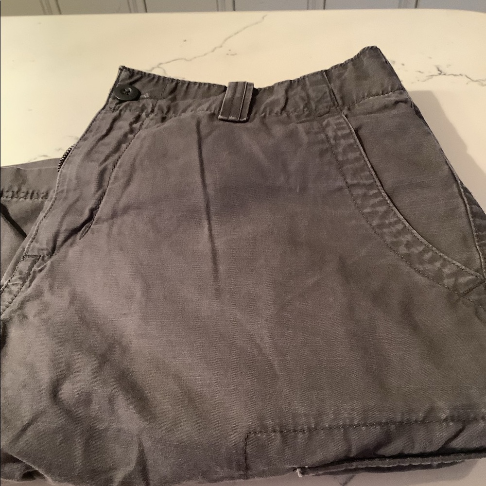 Men’s dark grey cargo shorts